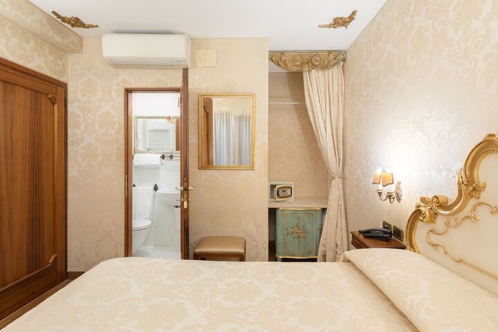 Room 8 of 45