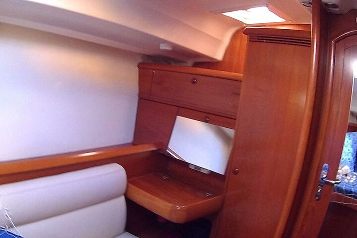 Room 13 of 33