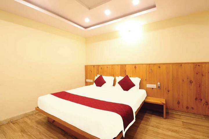 Room 6 of 9