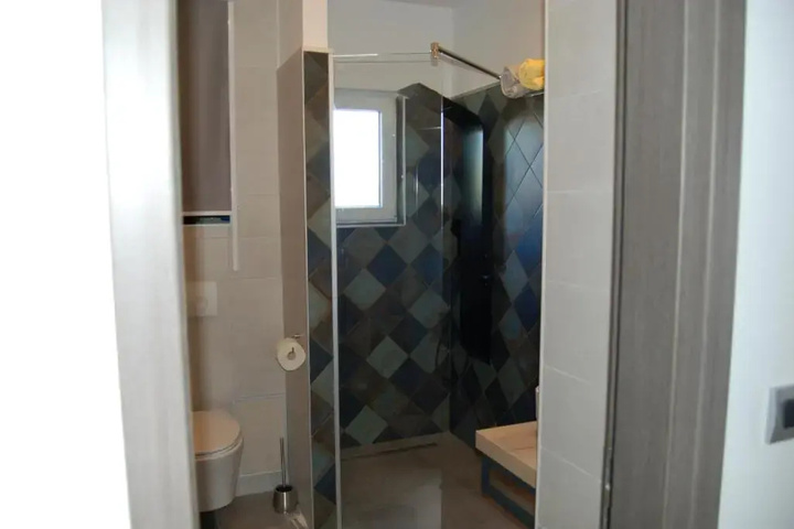 Room 6 of 6