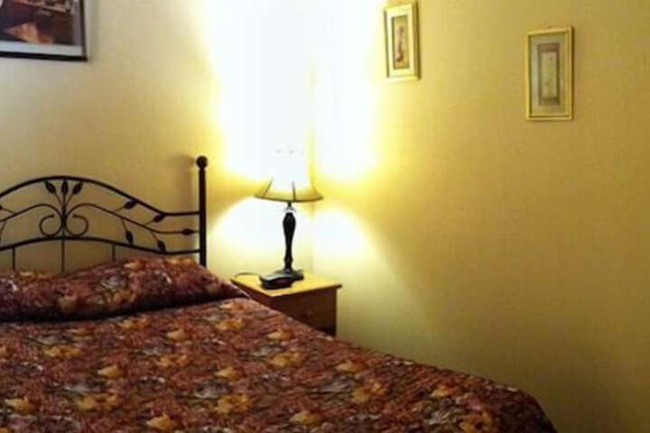 Room 2 of 33