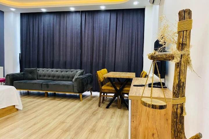 Room 5 of 7