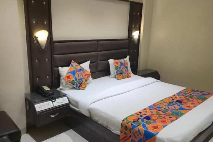 Hotel Santoor - near Geeta bhawan square