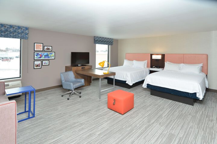 2 Queen Beds Mobility Accessible with Tub (3 of 16)