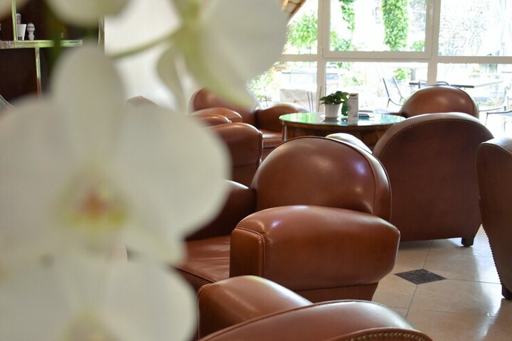 Lounge 36 of 41
