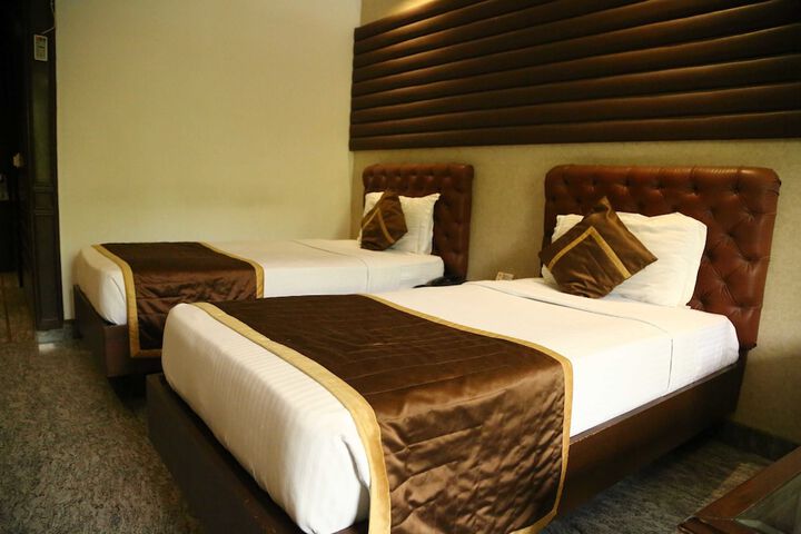 Room 6 of 30