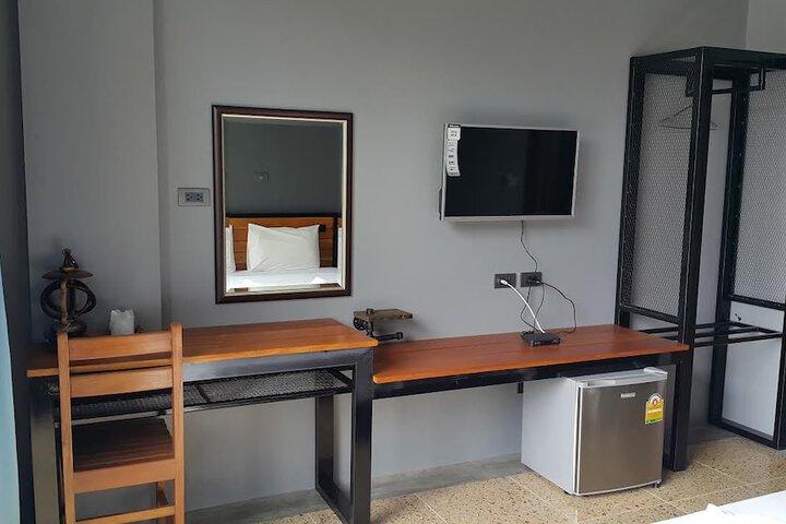 Room 8 of 14