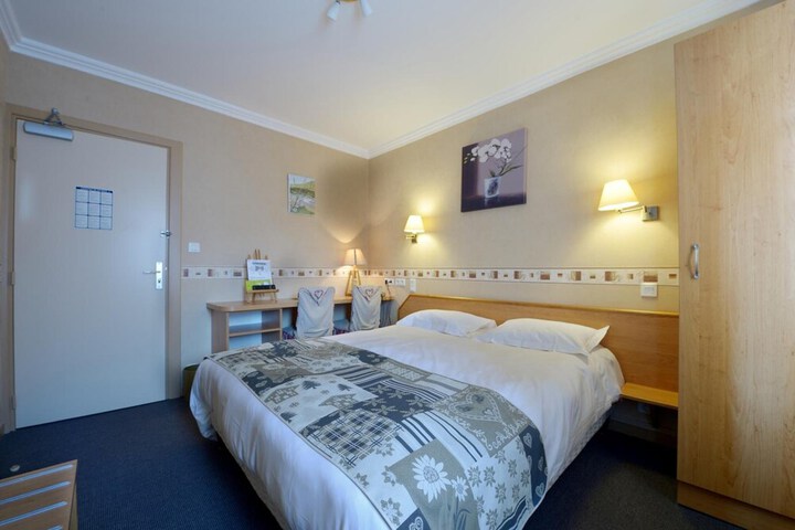 Room 18 of 32