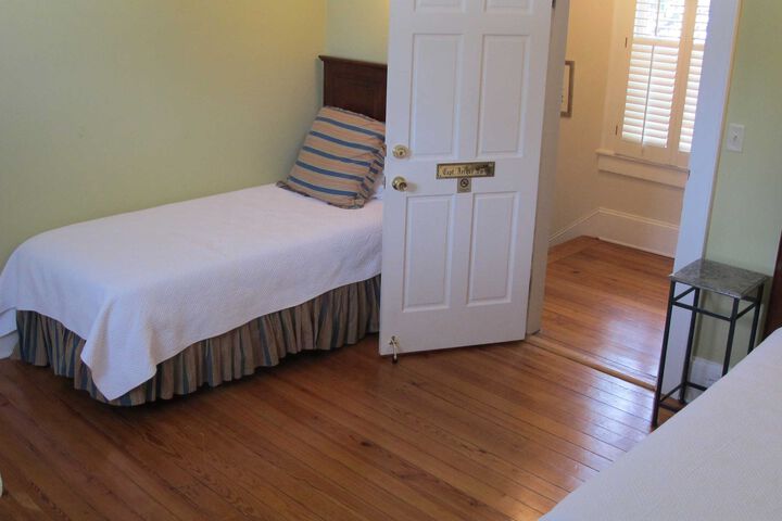 Room 18 of 23