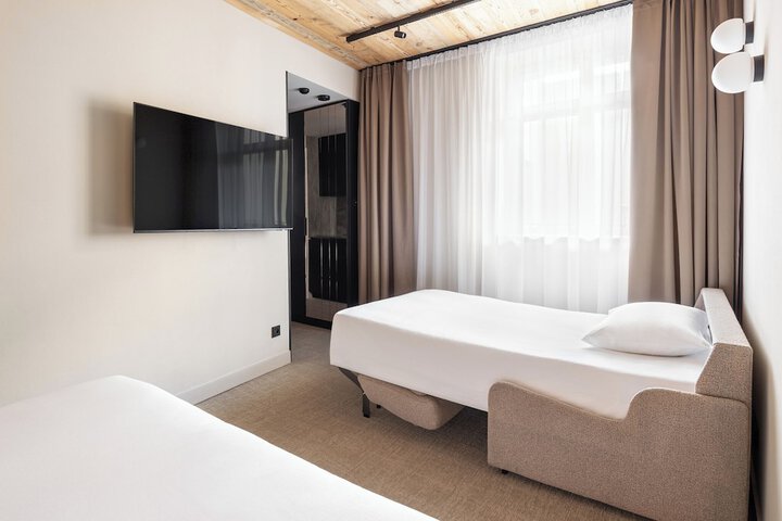 Room 9 of 25