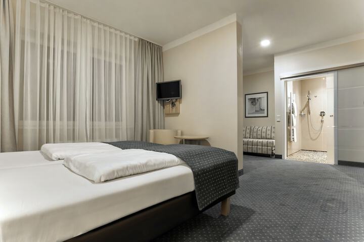 Room 14 of 63