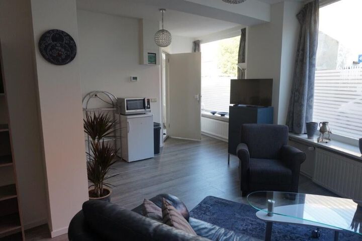 Room 4 of 9