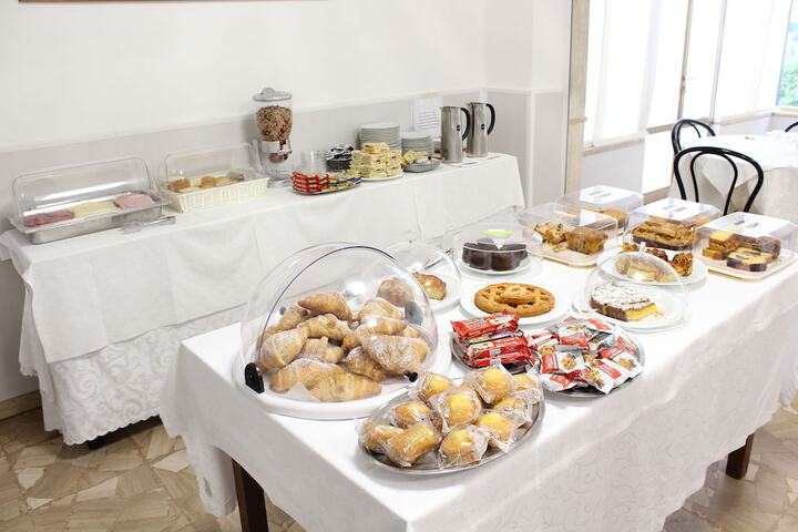 Dining 110 of 136