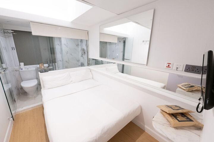 Room 32 of 53