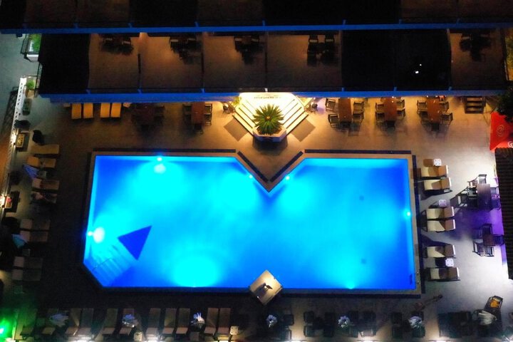 Hotel Pool
