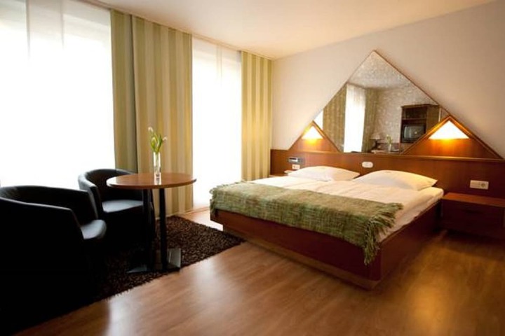 Room 7 of 41