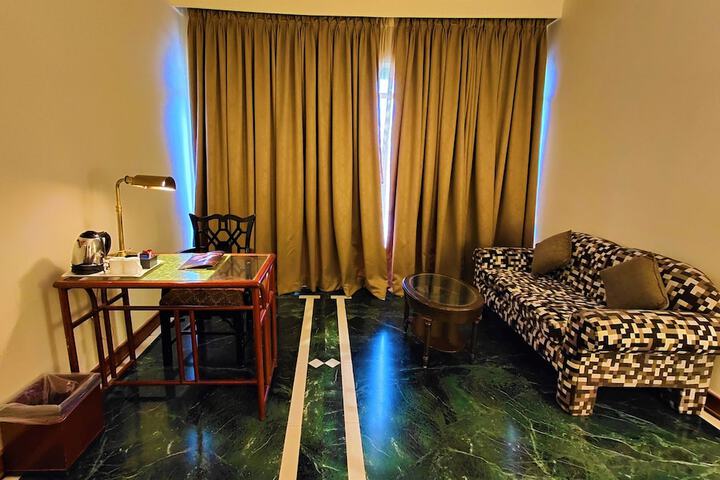 Room 11 of 23