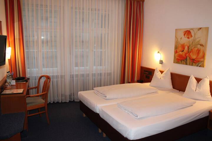 Room 8 of 18