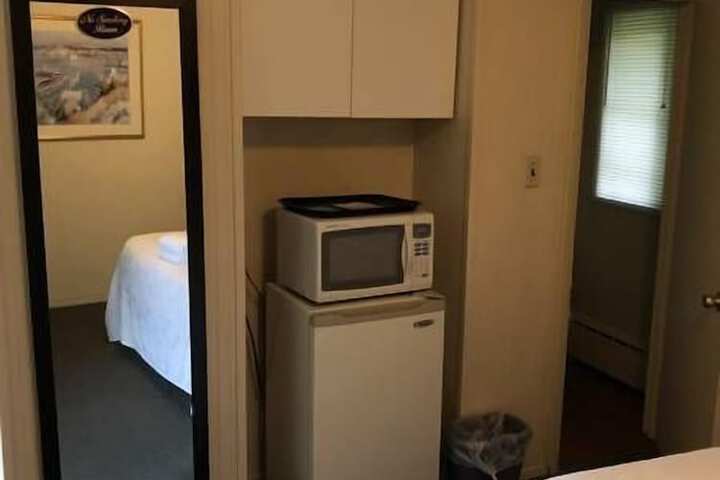1 King Bed (5 of 7)