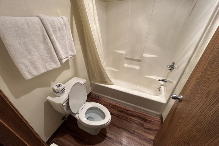 1 Queen Bed Mobility Accessible (2 of 35)
