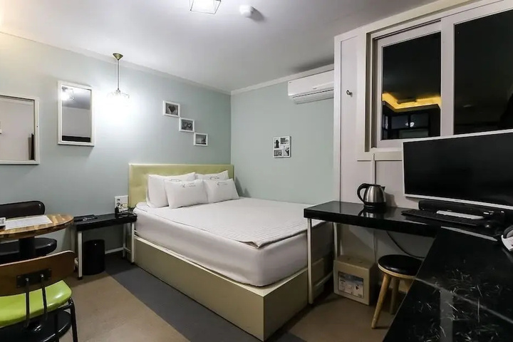 Room 2 of 12