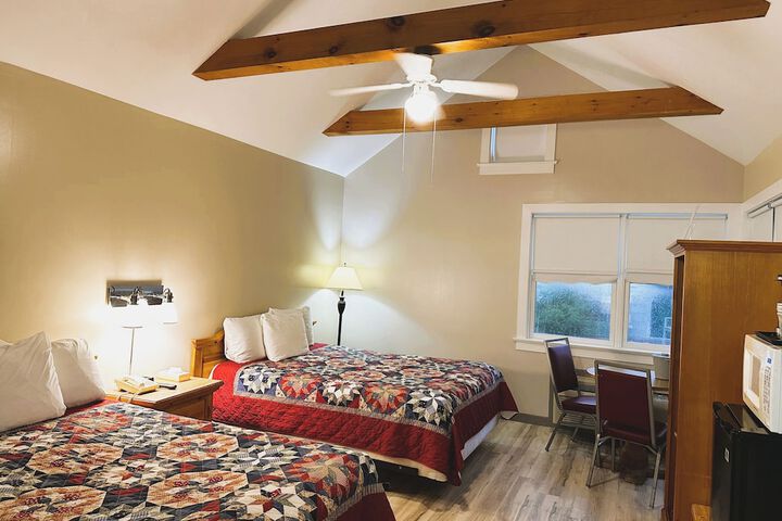 2 Queen Beds Not Pet Friendly (15 of 15)