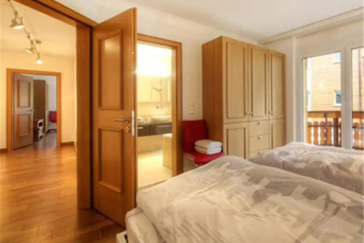 Room 5 of 10