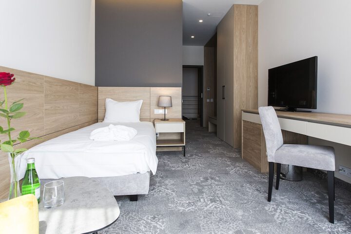 Room 3 of 32