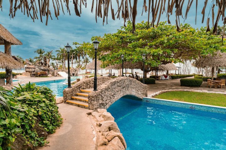 Hotel with Pool