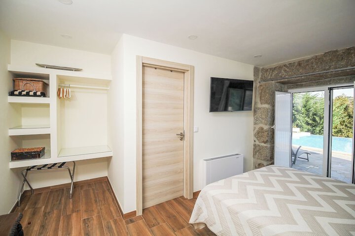 Room 2 of 65