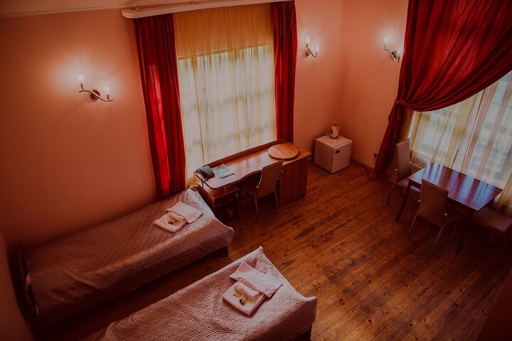 Room 3 of 90