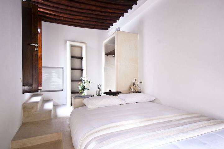 Room 9 of 31