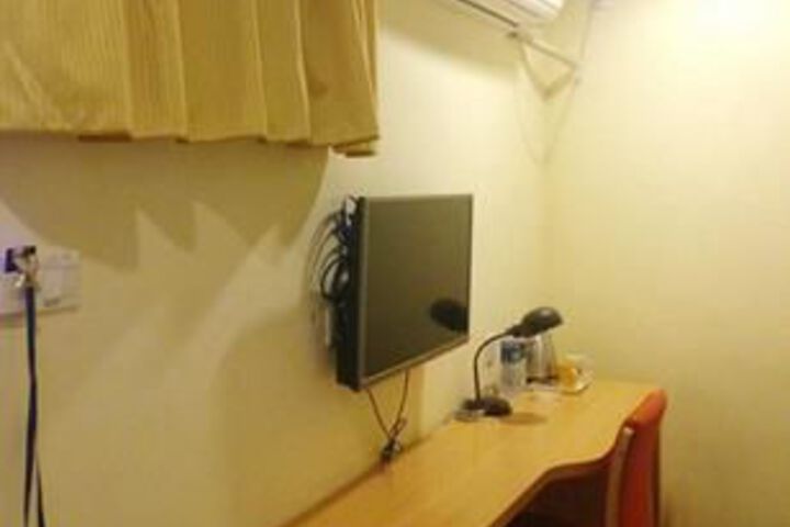 Room 8 of 11