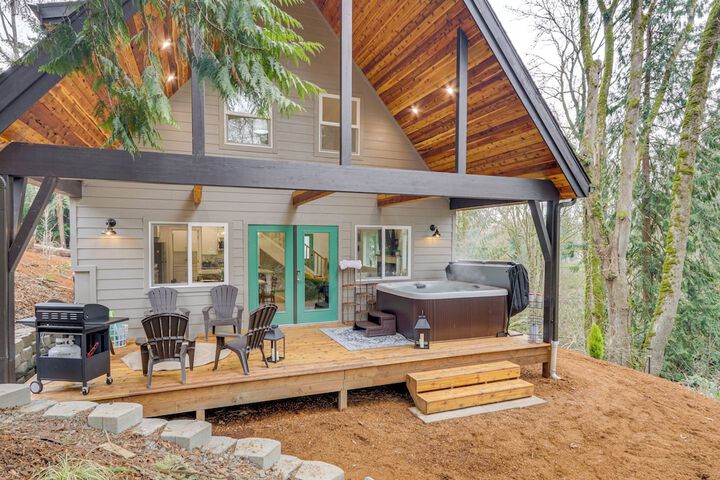 Near Rivers & Boating: Home w / Hot Tub in Longview