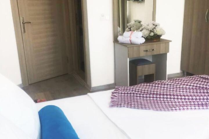 Room 25 of 27