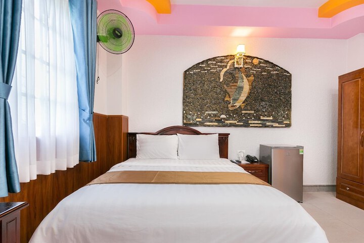 Room 6 of 27