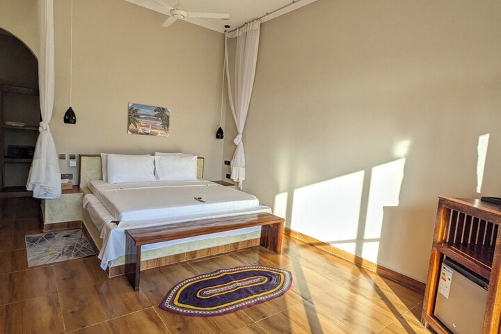 Room 6 of 43