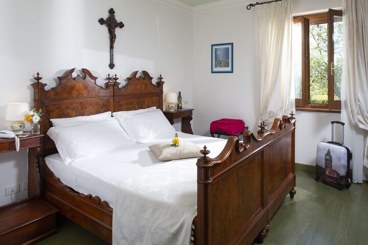 Room 9 of 65