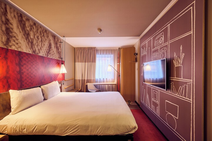 Room 9 of 30