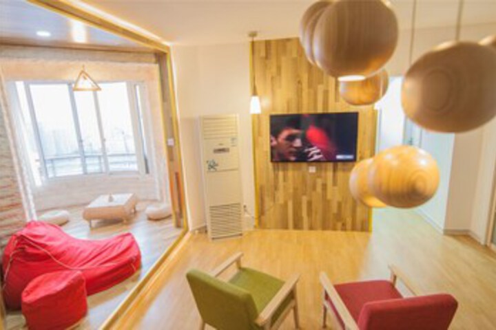 Room 6 of 15