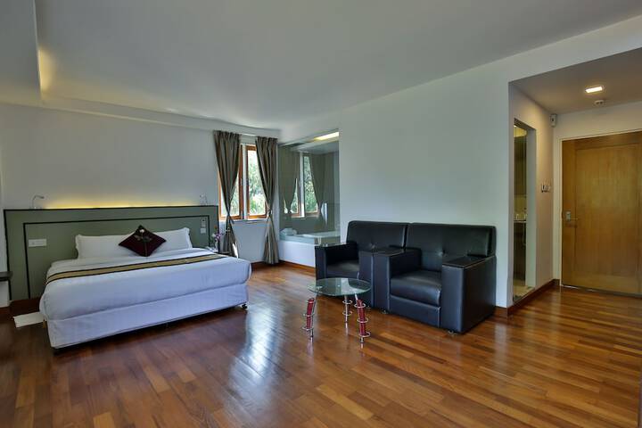 Room 4 of 78