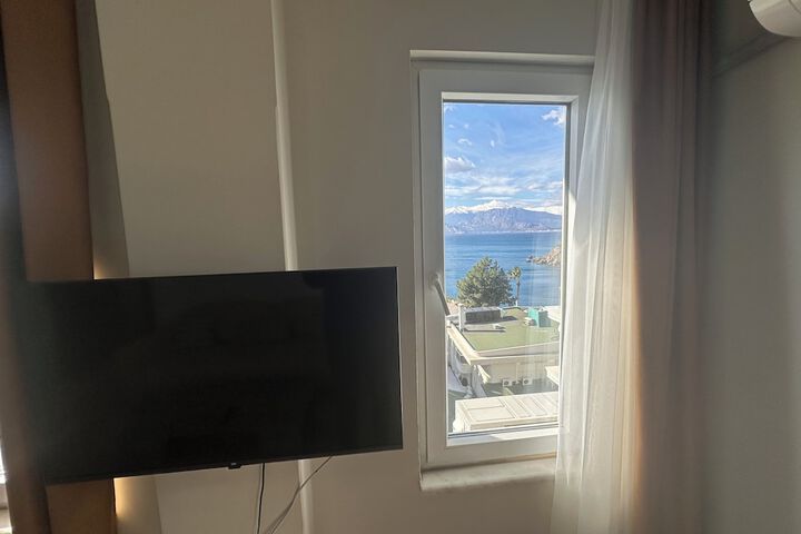 Room 68 of 171