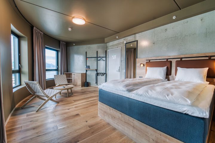 Room 3 of 44