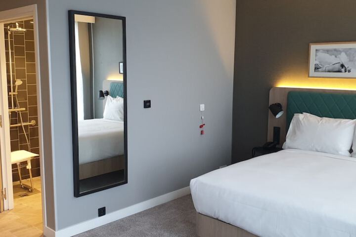 Room 3 of 40