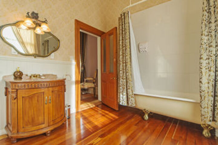 Room 8 of 73