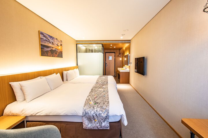 Room 33 of 210