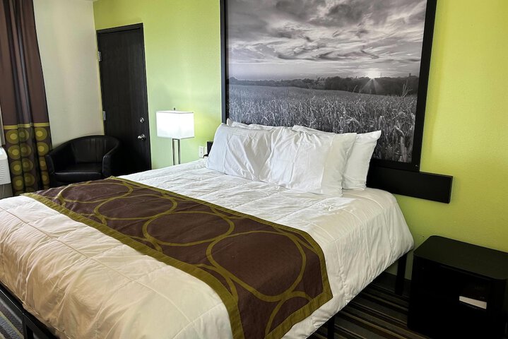 Room 14 of 27