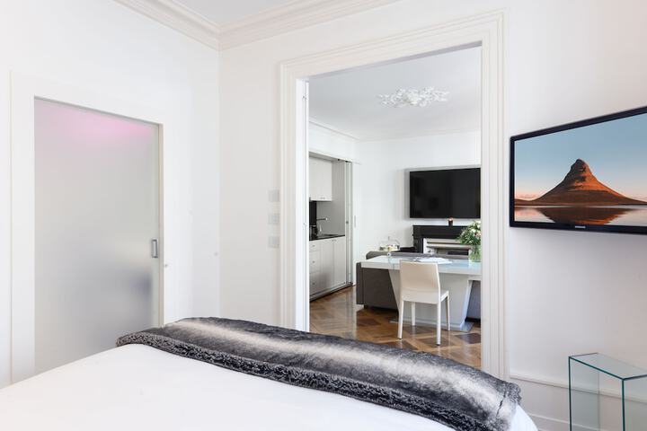 Room 8 of 50