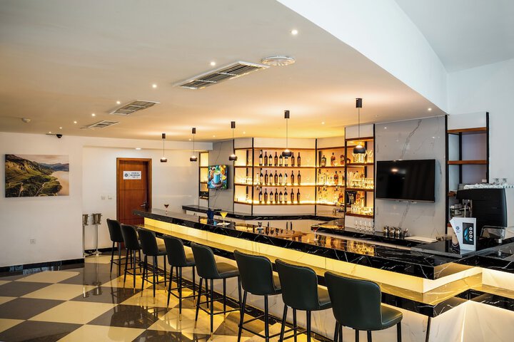 Lounge 96 of 108