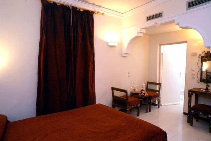 Room 4 of 14